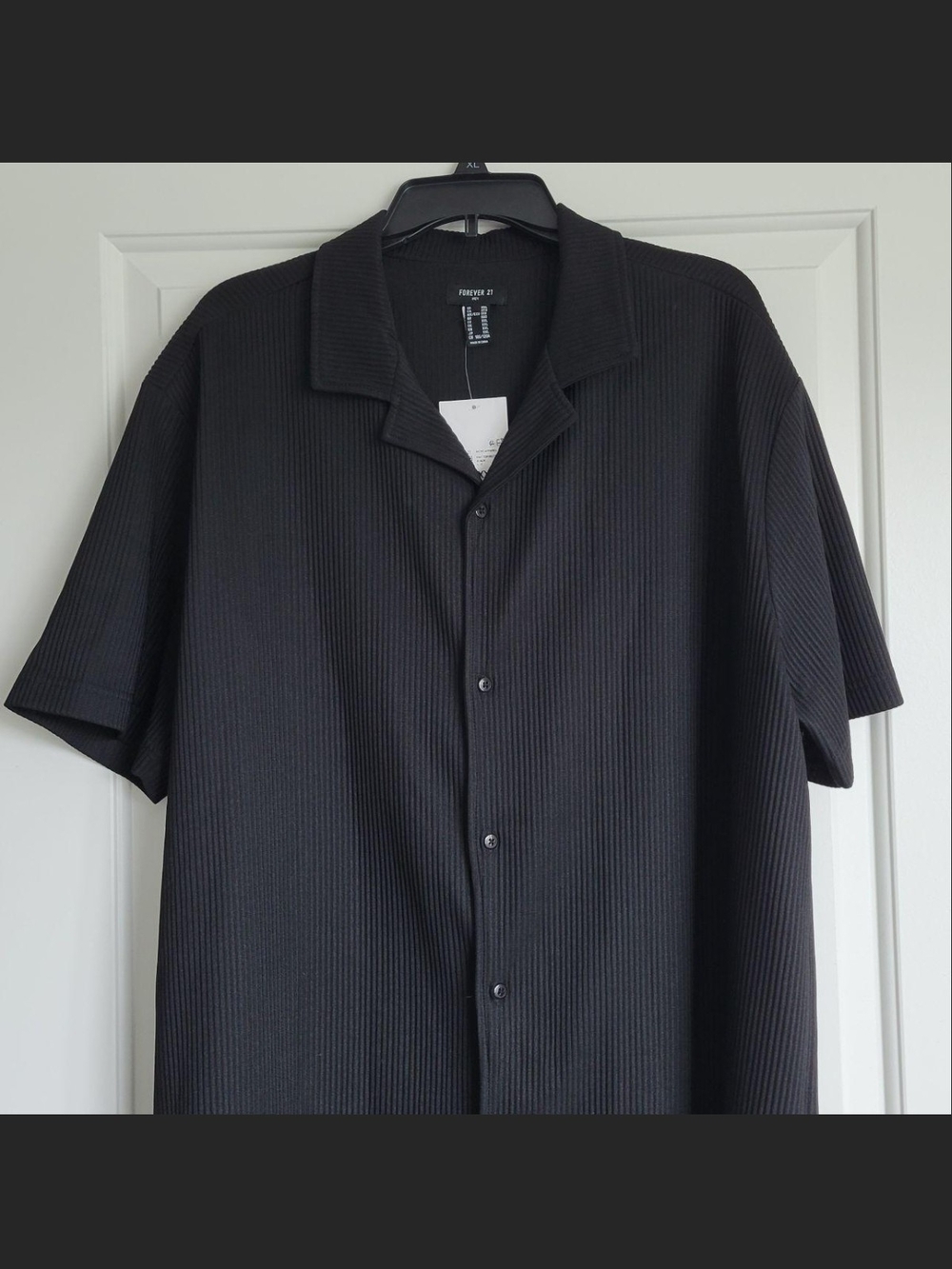 Forever 21 Men’s Black Ribbed Short-Sleeve Button-Down Shirt